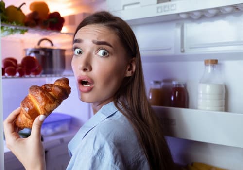 Causes of late night snacking